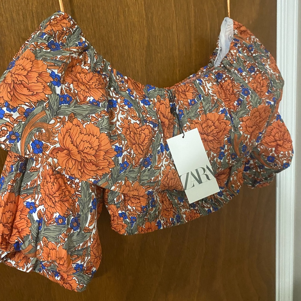 Crop top with puffy sleeves - Picture 2 of 3